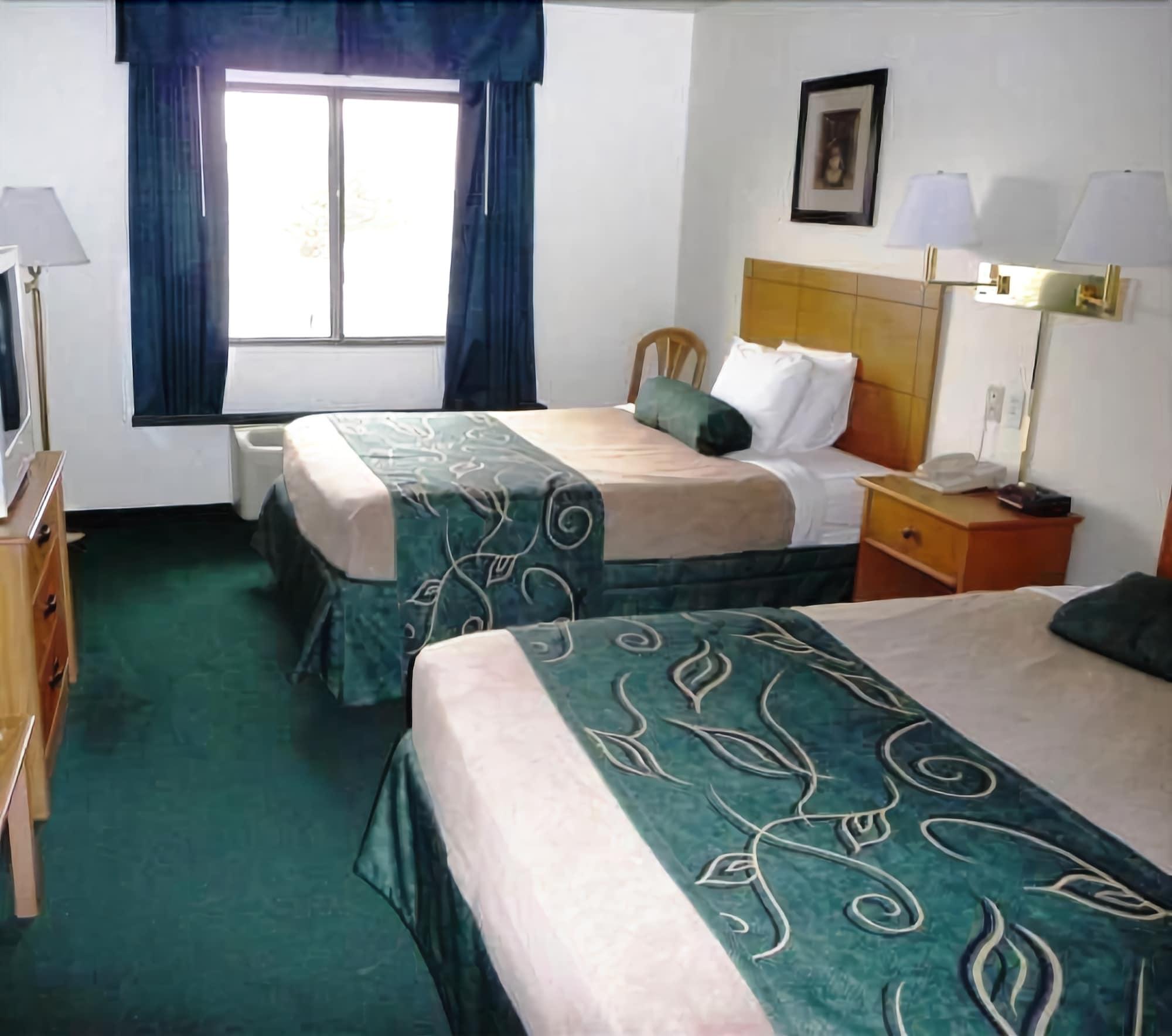 Travelodge By Wyndham Clinton Valley West Court Номер фото