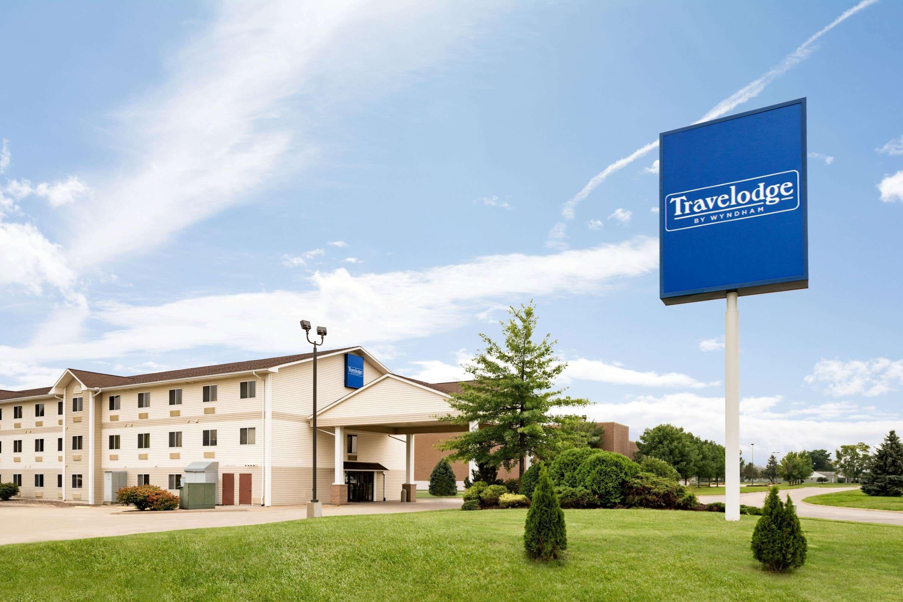 Travelodge By Wyndham Clinton Valley West Court Экстерьер фото