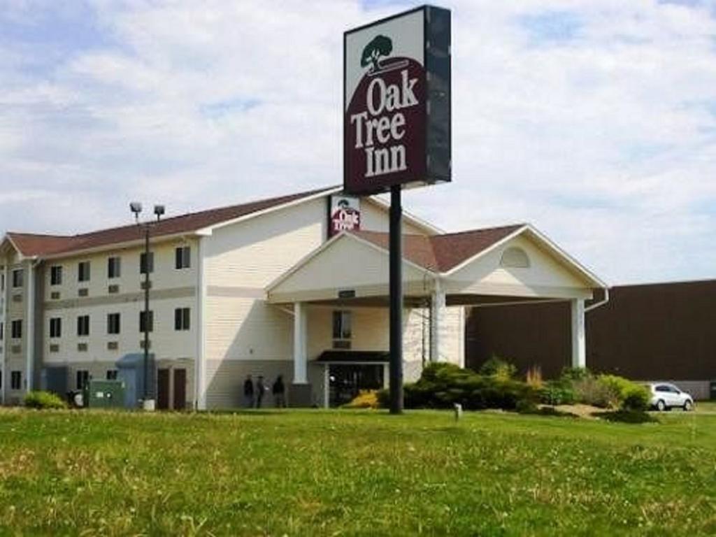 Travelodge By Wyndham Clinton Valley West Court Экстерьер фото