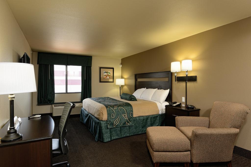Travelodge By Wyndham Clinton Valley West Court Экстерьер фото